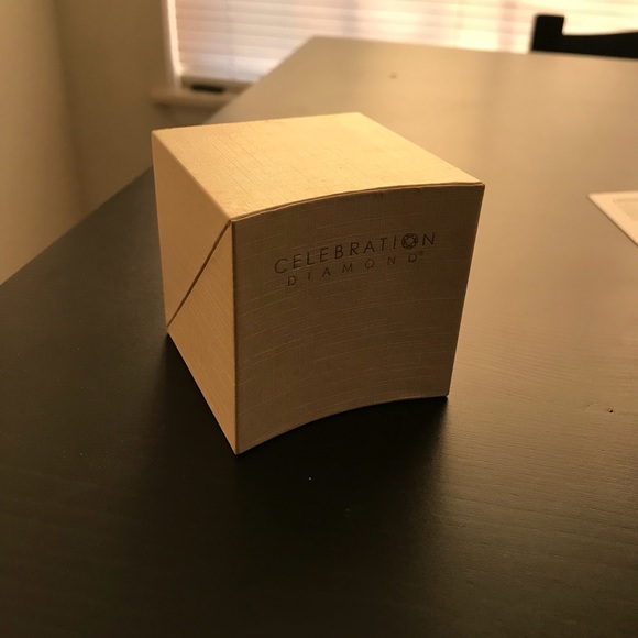 Diamond Wedding ring and engagement set. - Picture 7 of 8